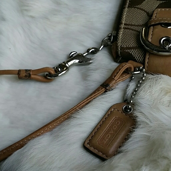 👜Coach signature tan/brown wristlet - Picture 4 of 8